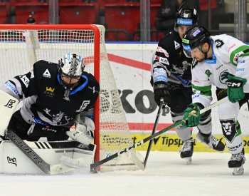 Karlovarské hokejisty poprvé povede Eismann, elitní trojice extraligy hraje doma
