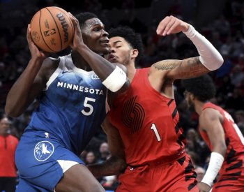 V NBA uspěli lídři Boston i Minnesota, Edwards a Tatum nastříleli 41 bodů