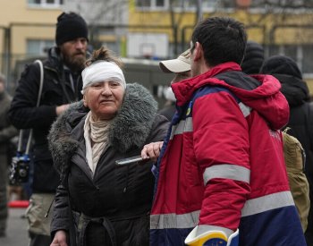 Rusko útočilo raketami na Ukrajinu, ukrajinské drony zapálily sklad paliv