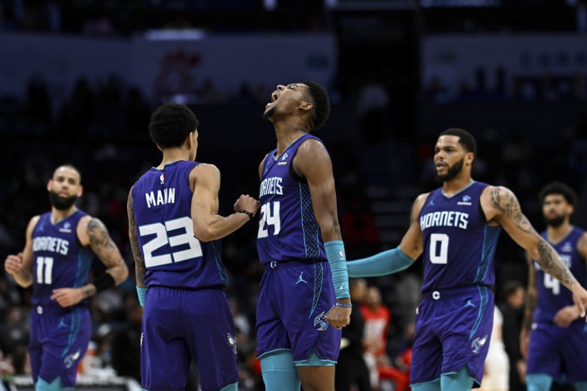 Krejčí si poprvé v sezoně zahrál v NBA, Atlanta podlehla v Charlotte