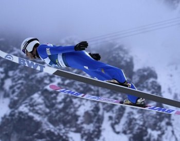 Koudelka i jednapadesátiletý veterán Kasai zvládli kvalifikaci v Sapporu