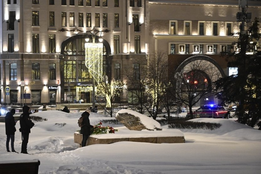 Ruská policie na pietách pro Navalného zadržela téměř dvě desítky lidí