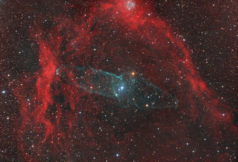 Astrofotografií července je snímek namodralé mlhoviny v souhvězdí Cefea