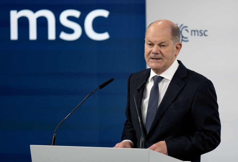 Německý kancléř Scholz v Mnichově slíbil dlouhodobé investice do armády