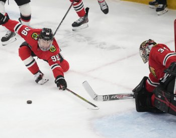 Palát přihrál v utkání pod širým nebem na dva góly, Mrázek chytil čtyřicet střel