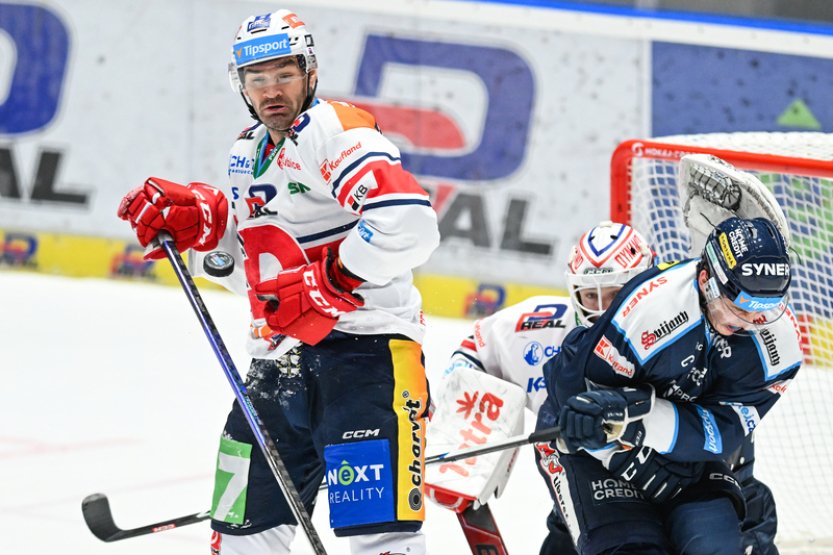 Hokejisté Pardubic a Sparty budou na dálku hrát o první místo v extralize