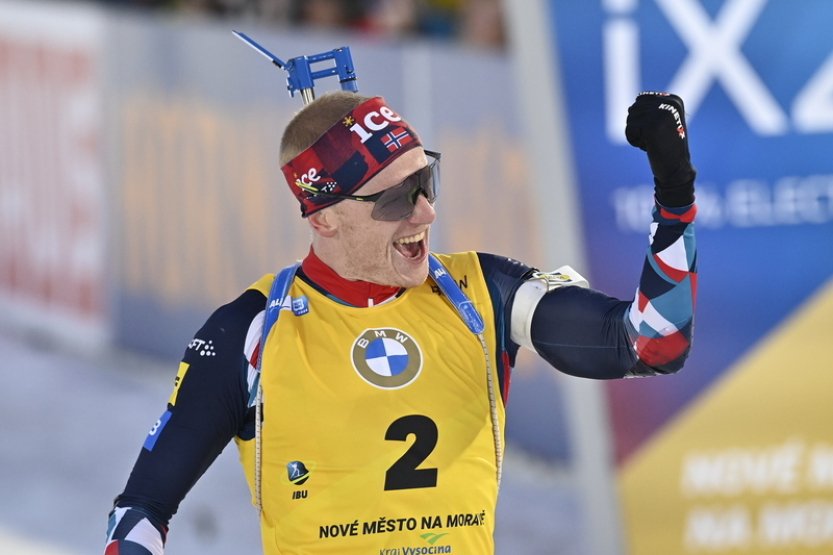 Bö vyhrál na MS závod s hromadným startem a vyrovnal Björndalena