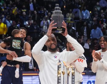 Basketbalisté Východu vyhráli rekordní Utkání hvězd NBA nad Západem 211:186