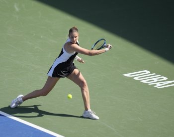 Tenistka Plíšková je v Dubaji ve druhém kole, Bouzková vypadla