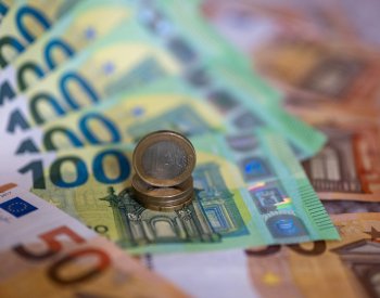 Brusel schválil ČR dotace v hodnotě 17,9 miliardy Kč z mimořádného fondu obnovy