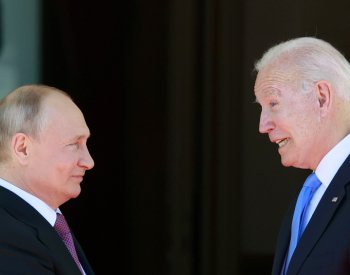 Joe Biden ve středu označil Vladimira Putina za `šíleného hajzla`