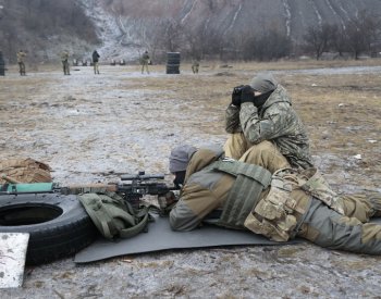 Ukrajina hlásí další útok na ruský výcvikový prostor s asi 60 oběťmi