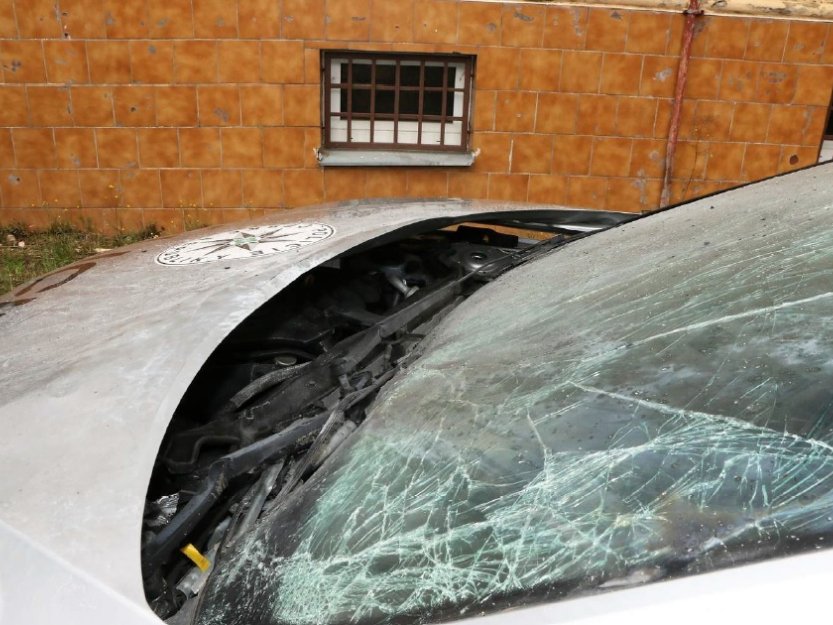 Muž v Aši odpálil výbušninu v policejním autě, hrozí mu vězení