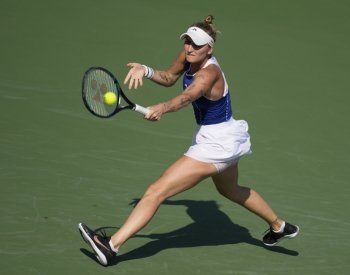 Vondroušová nevyužila v Dubaji proti Cirsteaové šest mečbolů a vypadla