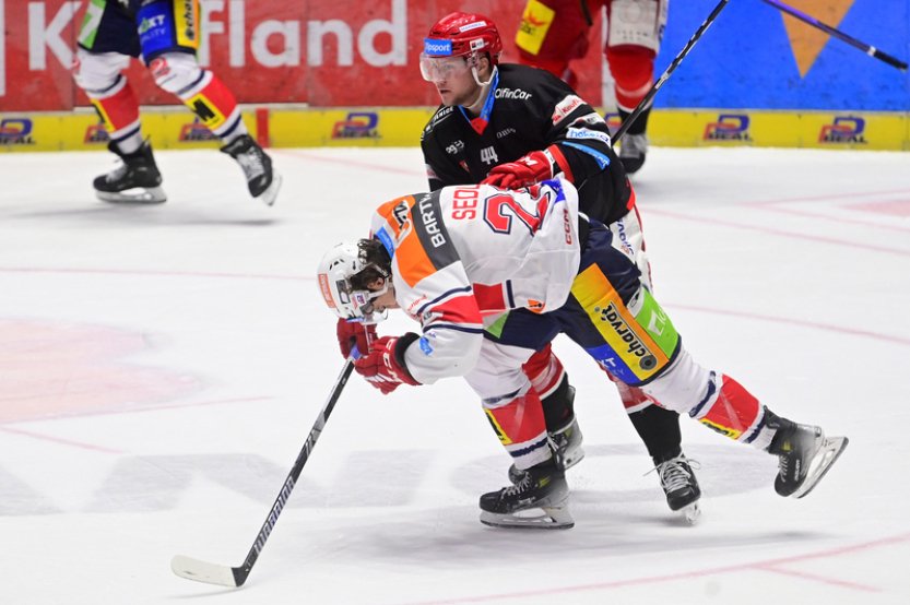 Hokejisté Pardubic se mohou přiblížit poháru, Kladno odvrací jistotu baráže