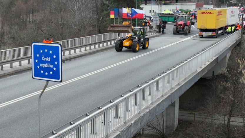 EK chce v reakci na protesty zjednodušit předpisy pro zemědělce