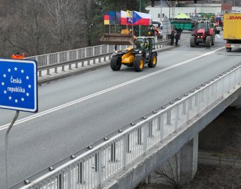 EK chce v reakci na protesty zjednodušit předpisy pro zemědělce