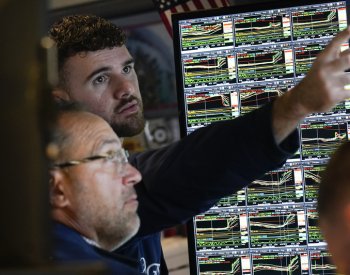 Index S&P 500 je na rekordu, Dow Jones překonal poprvé hranici 39.000 bodů