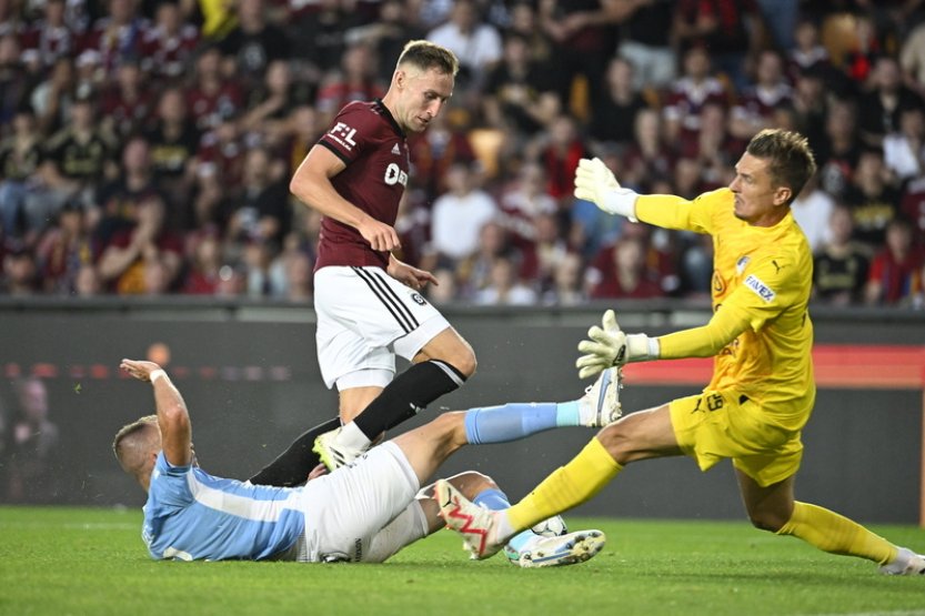 Fotbalisté Sparty se v lize představí na Slovácku, Slavia bude hostit Pardubice
