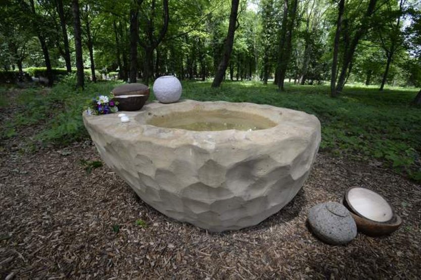 Přírodní pohřbívání je možnost mimo hlavní proud, míní pořadatelka Smrtfestu