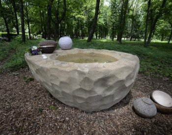 Přírodní pohřbívání je možnost mimo hlavní proud, míní pořadatelka Smrtfestu