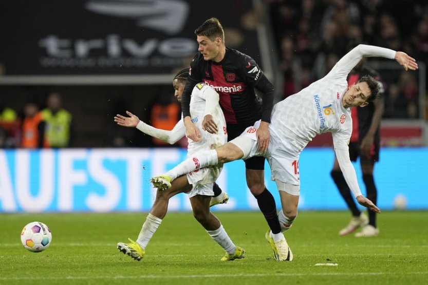 Fotbalisté Leverkusenu vedou po výhře nad Mohučí bundesligu o 11 bodů