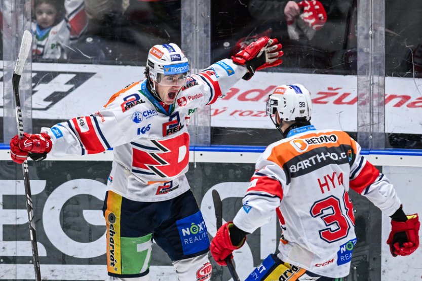 Hokejisté Pardubic ovládli i čtvrté východočeské derby sezony, rozhodl Sedlák