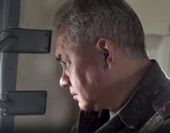 Šojgu na výročí války navštívil ruské velitelství na Ukrajině