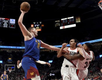 Jokič opět pomohl v NBA Denveru triple doublem k vítězství