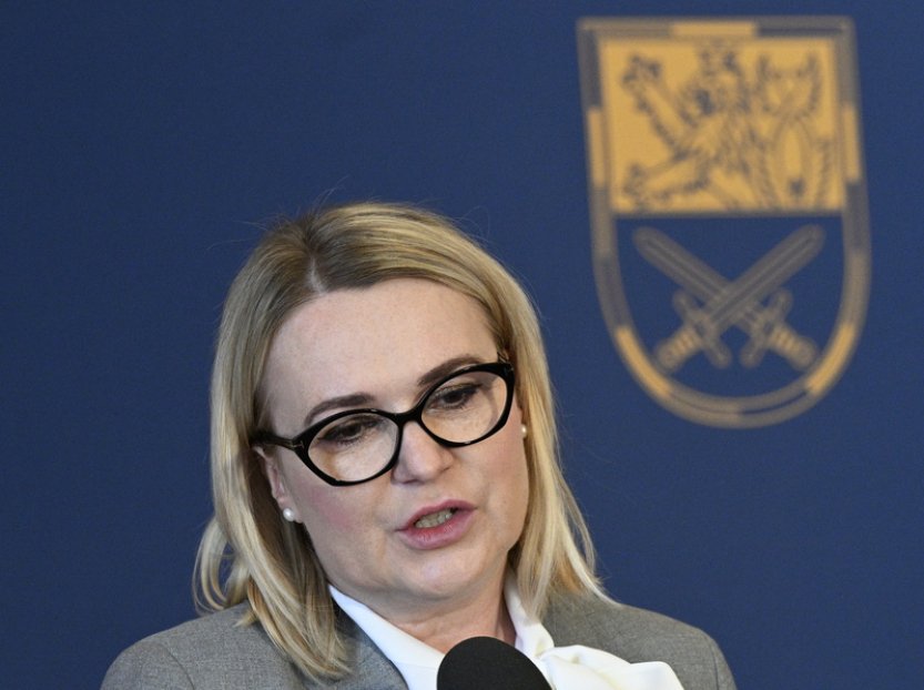 Černochová měla podezření na korupci v armádě