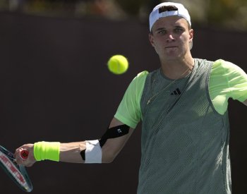 Tenista Menšík se v Dauhá v prvním finále kariéry utká s Chačanovem