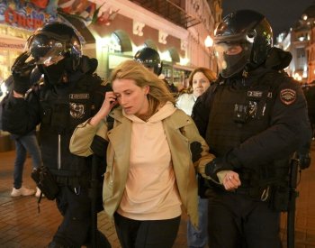 Na moskevské akci žen zmobilizovaných vojáků se zatýkalo, hlásí média