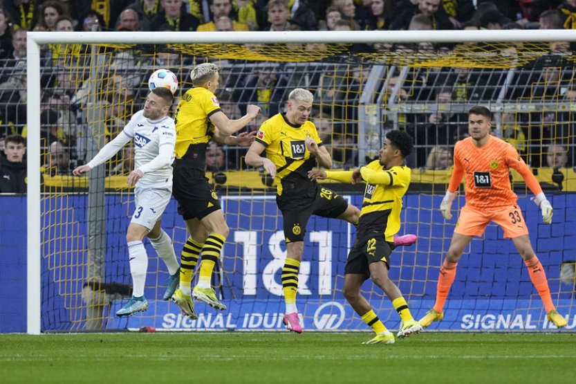 Kadeřábek s Juráskem byli v německé lize u výhry Hoffenheimu v Dortmundu