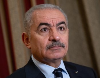 Palestinský premiér Ištajja podal prezidentu Abbásovi demisi vlády