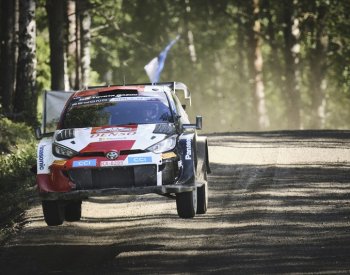 Evans vede Finskou rallye už více než o půl minuty