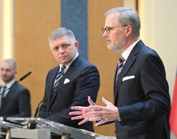 ČR se nechystá vysílat vojáky na Ukrajinu, řekl Fiala po Ficově vyjádření