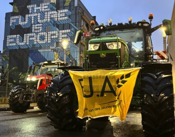V Bruselu protestující farmáři blokují dopravu před schůzí ministrů zemědělství