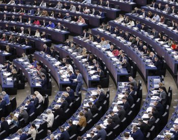 Europoslanci budou schvalovat pomoc 50 miliard eur pro Ukrajinu