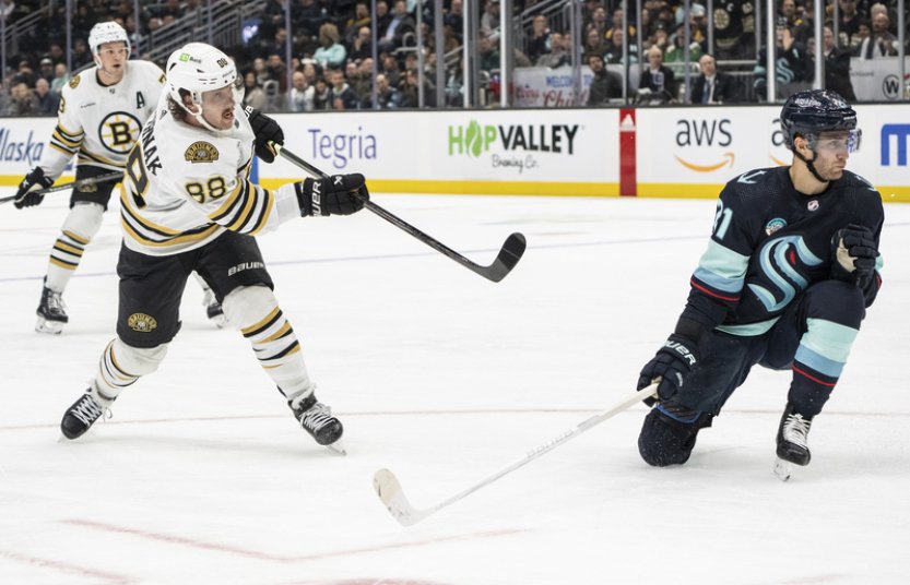 Pastrňákovy tři body Bostonu na výhru nestačily, Rittich dostal čtyři branky