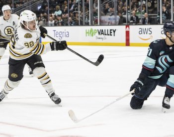 Pastrňákovy tři body Bostonu na výhru nestačily, Rittich dostal čtyři branky