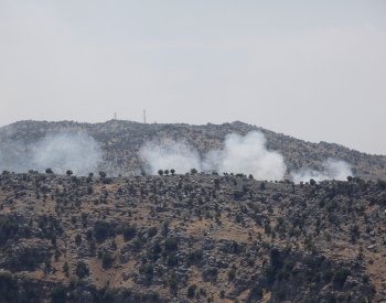 Hizballáh odpálil další desítky raket na Izrael, USA varují před eskalací