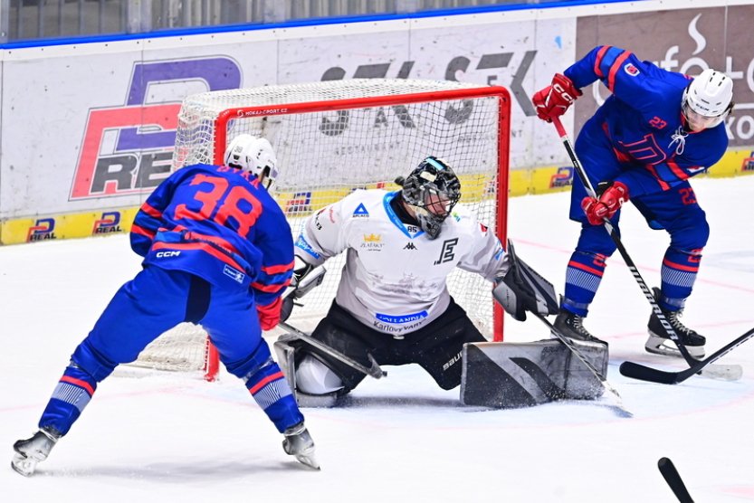 Pardubice porazily po obratu Karlovy Vary 6:2 a vyhrály základní část