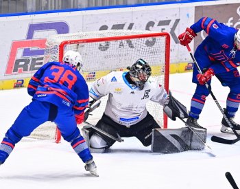 Pardubice porazily po obratu Karlovy Vary 6:2 a vyhrály základní část
