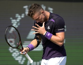 Tenista Lehečka kvůli zranění pravé ruky skrečoval čtvrtfinále v Dubaji