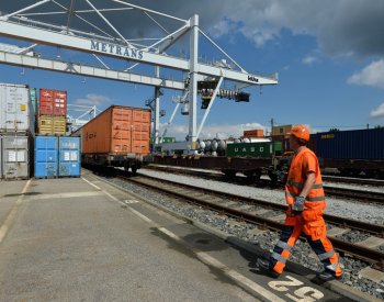 České ekonomice se ve čtvrtém čtvrtletí dařilo lépe, než čekala ČNB