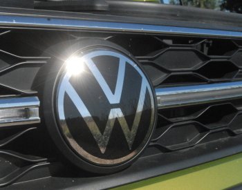 Volkswagen loni mírně zvýšil provozní zisk, letos čeká pomalejší růst tržeb