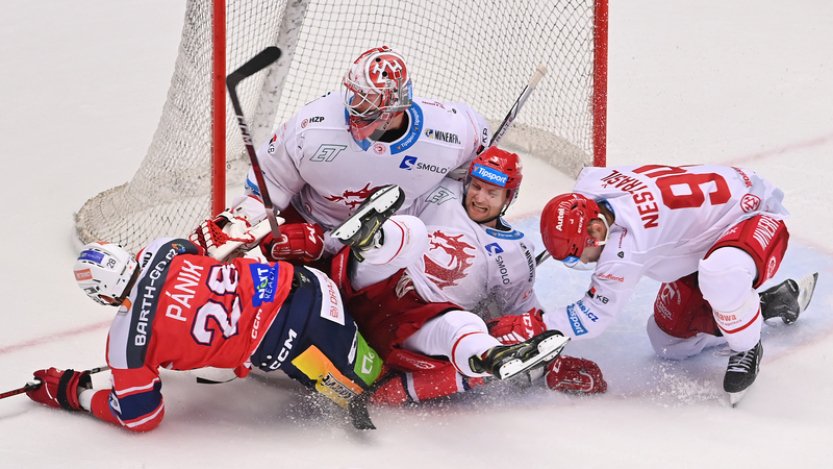 Třinec ztratil s Pardubicemi třígólový náskok, ale vyhrál po nájezdech