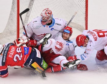 Třinec ztratil s Pardubicemi třígólový náskok, ale vyhrál po nájezdech