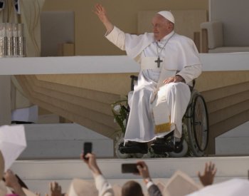 Papež zakončil Světové dny mládeže prosbou, aby účastníci dále modlili za mír