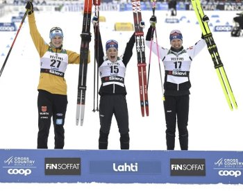 Klasické závody na 20 km v Lahti vyhráli Klaebo a po letech Pärmäkoskiová